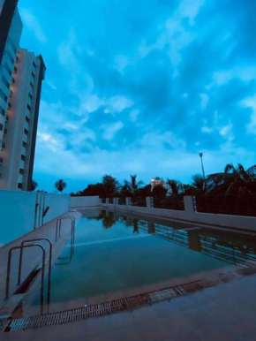 Infinity Penthouse with Pool, Sauna, Gym